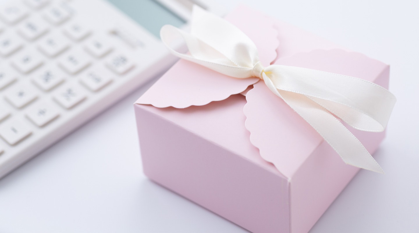 いくらが妥当？結婚祝いのプレゼントの金額相場