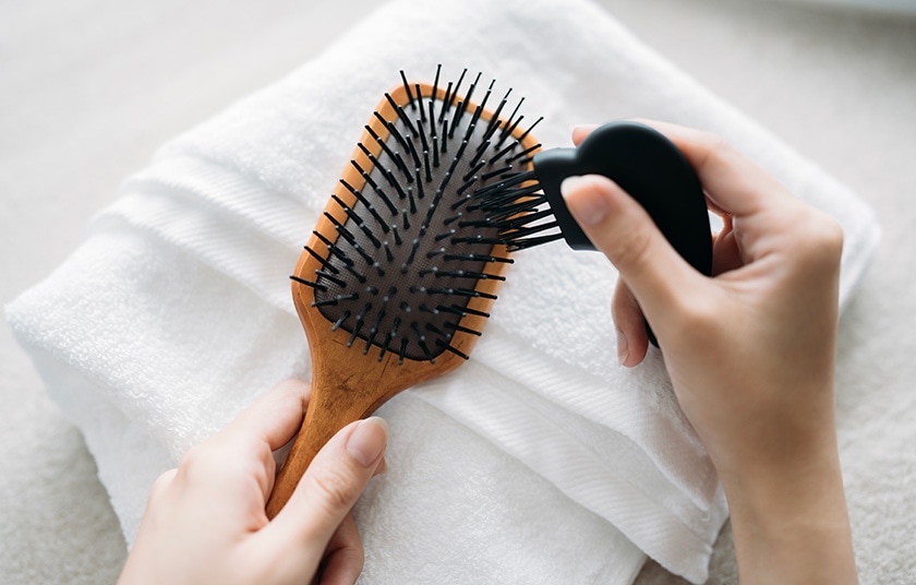 ヘアブラシの洗い方は